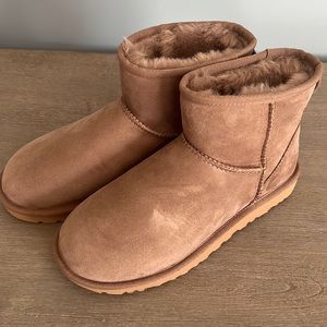 Brand new without tags Sz 8 Uggs Classic mini II boot
